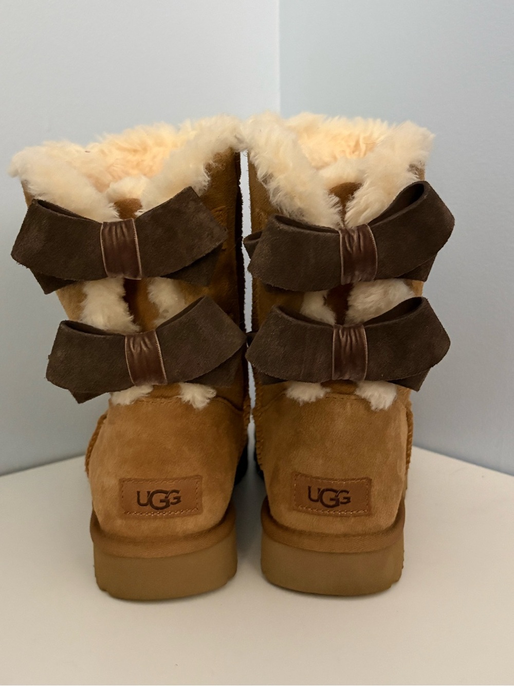 UGG Chestnut Suede Shearling-Lined Women’s Winter Boots Bows sz 8